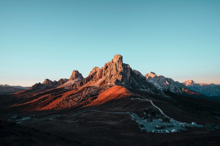 Roaming the World&rsquo;s Pathways